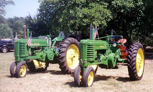 Daniel & Twylla's John Deere B's